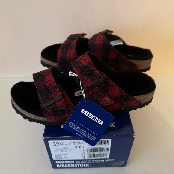 BIRKENSTOCK Arizona Rivet plaid red shearling wool sandal. Size: 8, 39 - Picture 9 of 13